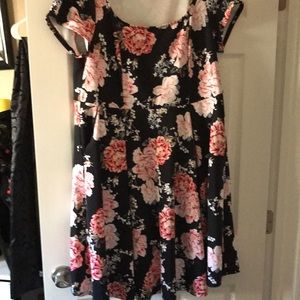 Torrid Woman’s Plus Size 2 Floral Dress with pockets